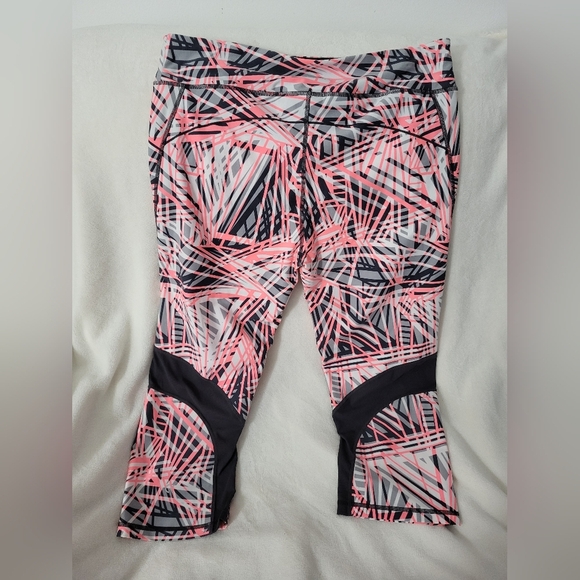 Calvin Klein Geometric Pink and Black Workout Leggings - Picture 3 of 8